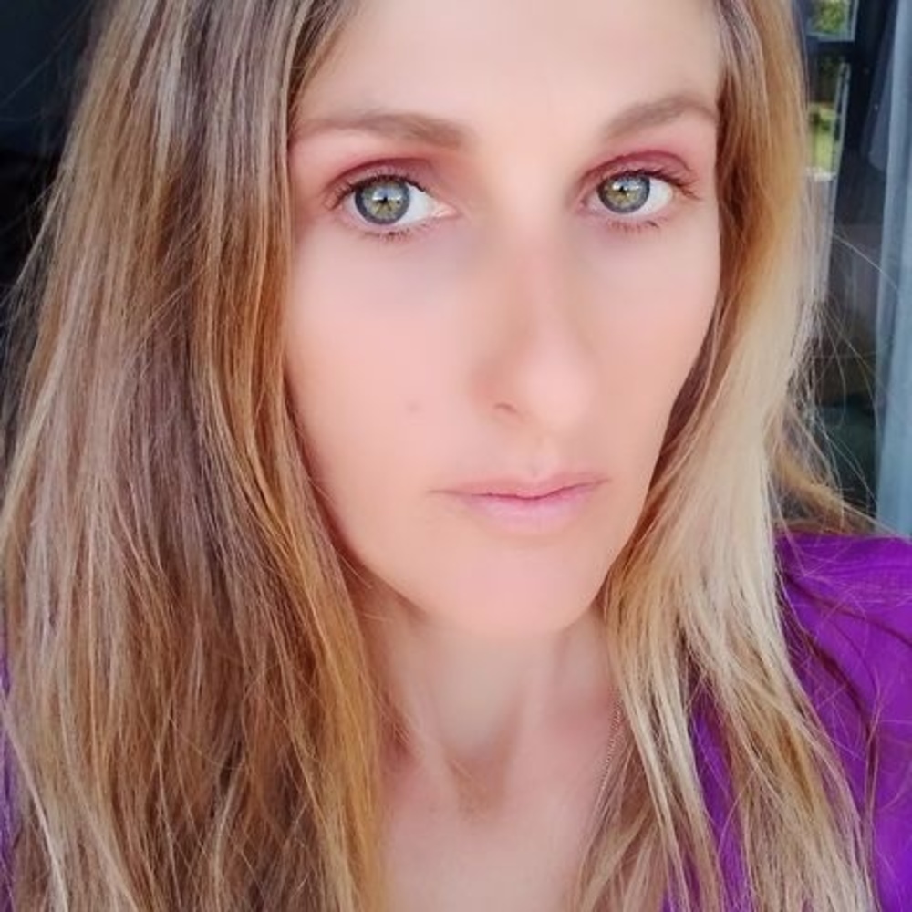 Meet your Posher, Dina